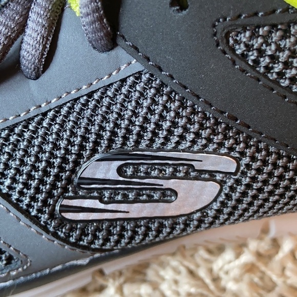 Sketchers Memory Foam Wide Fit Men’s Sneakers Sz 9 - Picture 5 of 9